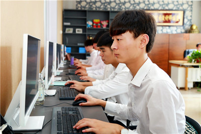 中高考生學什么好?先看看高工資行業(yè)吧