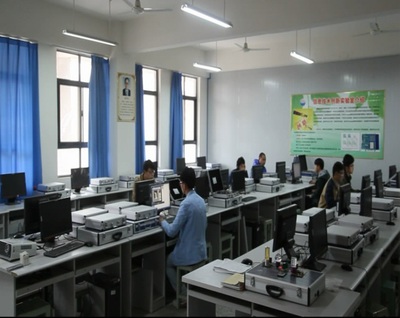 河南省高校實驗教學示范中心: 現(xiàn)代制造技術工程實踐中心